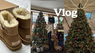 Vlog  크리스마스 분위기🎄취한다  UGG 어그  테라스룸  명동 찐맛집  더현대서울  증명사진 남기기 [upl. by Tabbatha]