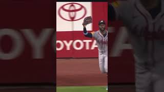 Absolutely insane catch Been so many amazing this week but this is MLB catch of the year [upl. by Oironoh]