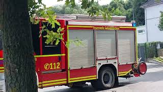 Löschzug Feuerwehr Gelsenkirchen Wache 2 auf Einsatzfahrt [upl. by Aizitel607]