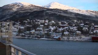 Finnsnes  Einfahrt des Hurtigrutenschiffs MS Midnatsol in den Hafen [upl. by Adarbil]