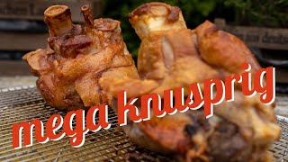 knusprige Schweinshaxe vom Grill  Schweinshaxe richtig grillen [upl. by Gnivre]