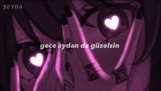 Mavi  Gözlerindeki ay  Sözleri Lyrics [upl. by Amimej311]