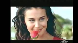 Omnitel Vodafone spot pubblicitario San Valentino Canale 5 con Megan Gale  2004 [upl. by Annaeel]