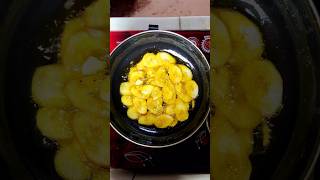 Crispy Banana Chips 🫓  कच्चे केले की चिप्स अब घर पर बनाएं  🤤 shorts viral youtube [upl. by Kcirdde]