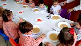 Mirad lo bien que comen vuestros niños en el comedor de Bambú [upl. by Combs]