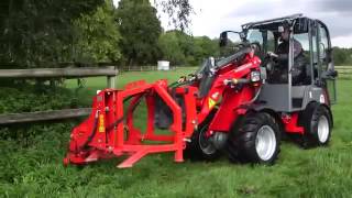 Weidemann minishovel met palen grasmaaier [upl. by Aihsinat]