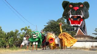 Barongan raksasa ngintip saat barongan werdoyo jalanjalan [upl. by Casavant]