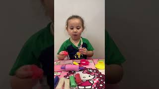 Brincando com massinha  ensinando a fazer uma cobrinha [upl. by Cathrin]