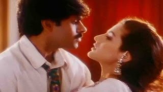 Pawan Kalyan amp Amisha Patel Back To Back Love Scenes  Badri Movie [upl. by Elirpa965]