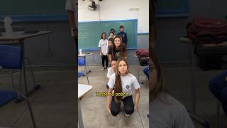 Teste do pobre 😅 E aí o que você faz 👀 professora escola shorts alunos teste pobre [upl. by Enyluqcaj]