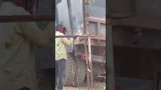 Mahindra tipper 12 chakka tyre body repairing [upl. by Llertnom]