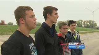 Ralston high school students help a stranger [upl. by Angi]