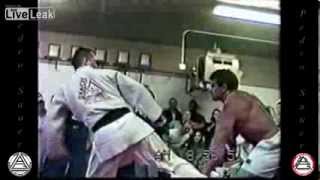 250lb BodyBuilder Vs 150lb JiuJitsu BlackBelt [upl. by Evanne]