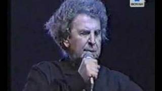 Mikis Theodorakis  Romiosini part 2 live [upl. by Kinnon922]