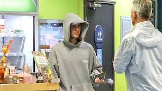 Justin Bieber Is SUPER FRIENDLY At The Juice Bar EXCLUSIVE [upl. by Aurelie]