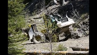 PASSAGE RAVIN JOHN DEERE 548 G3 PASSAGE DIFFICILE dans un RAVIN contre une paroi rocheuse [upl. by Chaffin336]