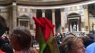 ROME FALLING ROSES IN THE PANTHEON PENTECOST SUNDAY 2017 [upl. by Ignatius]