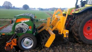 Wintertarwe zaaien met Agrisem Combiplow voorzetwoeler en Amazone D9 zaaimachine [upl. by Attenhoj]