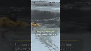 ESTADOS UNIDOS  Rescatan a un perro de lago congelado en Utah  EL PAÍS [upl. by Gerger]