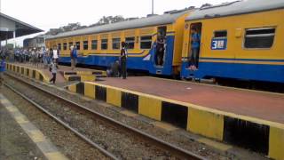 Sabtu sore di Stasiun Cimahi amp Stasiun Bandung [upl. by Anaela]