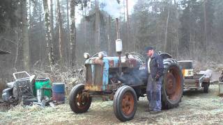 Fordson Major 52 Kallstart [upl. by Nnailuj]