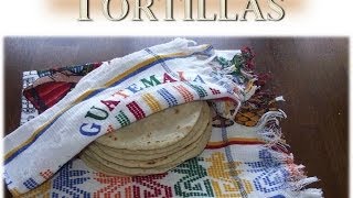 Como hacer tortillas de maíz  Guatemala [upl. by Ruenhcs]