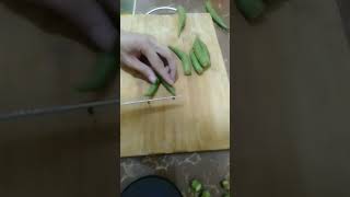 Cutting okra asmr cuttingskills reels [upl. by Prent]