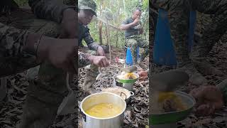 Después de una larga caminata un delicioso sancocho army amazing soldado military motivacion [upl. by Harrus627]