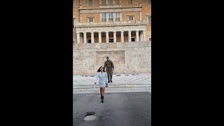 CAMBIO DE GUARDIA DIVERTIDO FUNNY Changing of The Guard Tomb of the Unknow Soldier ATHENS AUDIOVISOR [upl. by Secrest438]