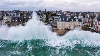 Grandes Marées et vagues à SaintMalo vu du drone [upl. by Zetnod]