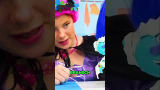 Perfektes Kostüm für die Party 🕸️ kindervideo playdoh [upl. by Htebsil]