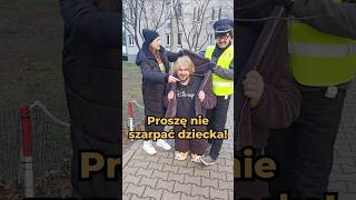 Pan POLICJANT porządku pilnuje 👮🚔 śmieszne rodzinka suchary Cybermarianpl [upl. by Llydnek]