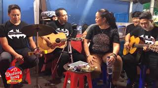 PENGAMEN JALANAN KEREN JANGAN SALAH MENILAI  Akma With Kampret Band  Live Music DUDUNG ROXY [upl. by Atterahs]