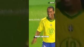 Ronaldinho sorprende a Roberto Carlos Ronaldinho tirolibre robertocarlos futbol golazo gol [upl. by Archambault416]