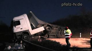 LKW Unfall auf der A 65 bei Edenkoben in Fahrtrichtung Neustadt [upl. by Thornton]