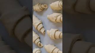 NACHÈTE PLUS DE CROISSANTS croissant recette short [upl. by Bernadene]