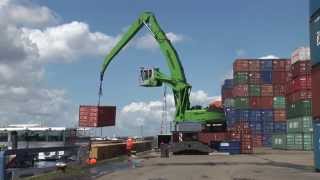 SENNEBOGEN  Port Handling 860 Mobile Material Handler loading containers in Antwerp Belgium [upl. by Nrek]