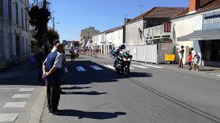 Le premier passage du peloton du Tour du Poitou Charentes 2018 à Cognac [upl. by Catlin]