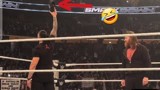 Roman Reigns hilariously acknowledge Sami Zayn shoe 👞 🤣 after WWE SMACKDOWN went off air [upl. by Georgiana]