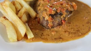 À la carte  Steak met Stroganoffsaus en frietjes [upl. by Ohce57]