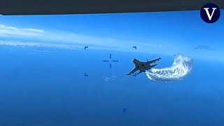 El momento del impacto entre el avión ruso y el dron de Estados Unidos en el mar Negro [upl. by Imotih]