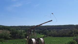 Le plus grand trébuchet au monde au château des Roures [upl. by Kazimir]