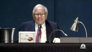 Buffett kicks off 2024 Berkshire Hathaway annual meeting after emotional tribute to Charlie Munger [upl. by Valencia467]