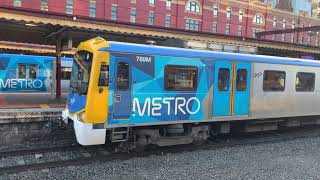 Metro Siemens Arriving amp Departing Flinders Street Station to Craigieburn [upl. by Herald]