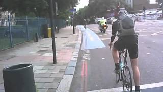 Red Light Jumper cyclist gets pulled over by Clapham North CS7 [upl. by Lihp186]