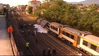 Les images après le déraillement dun train en Espagne [upl. by Roe]