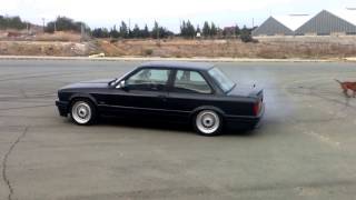 BMW E30 325i DONUTS  DRIFT [upl. by Aicetel462]