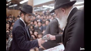 Singing quotHineni Meivi Oisamquot By The Lubavitcher Rebbe [upl. by Beach]