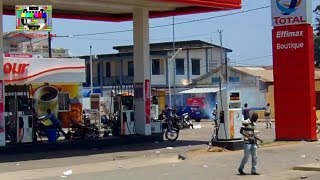 La police tire des grenades lacrymogènes explosives sur une station dessence 1232013 [upl. by Leihcar]