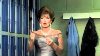 Joan Collins keert terug in TVcommercial [upl. by Arelc]